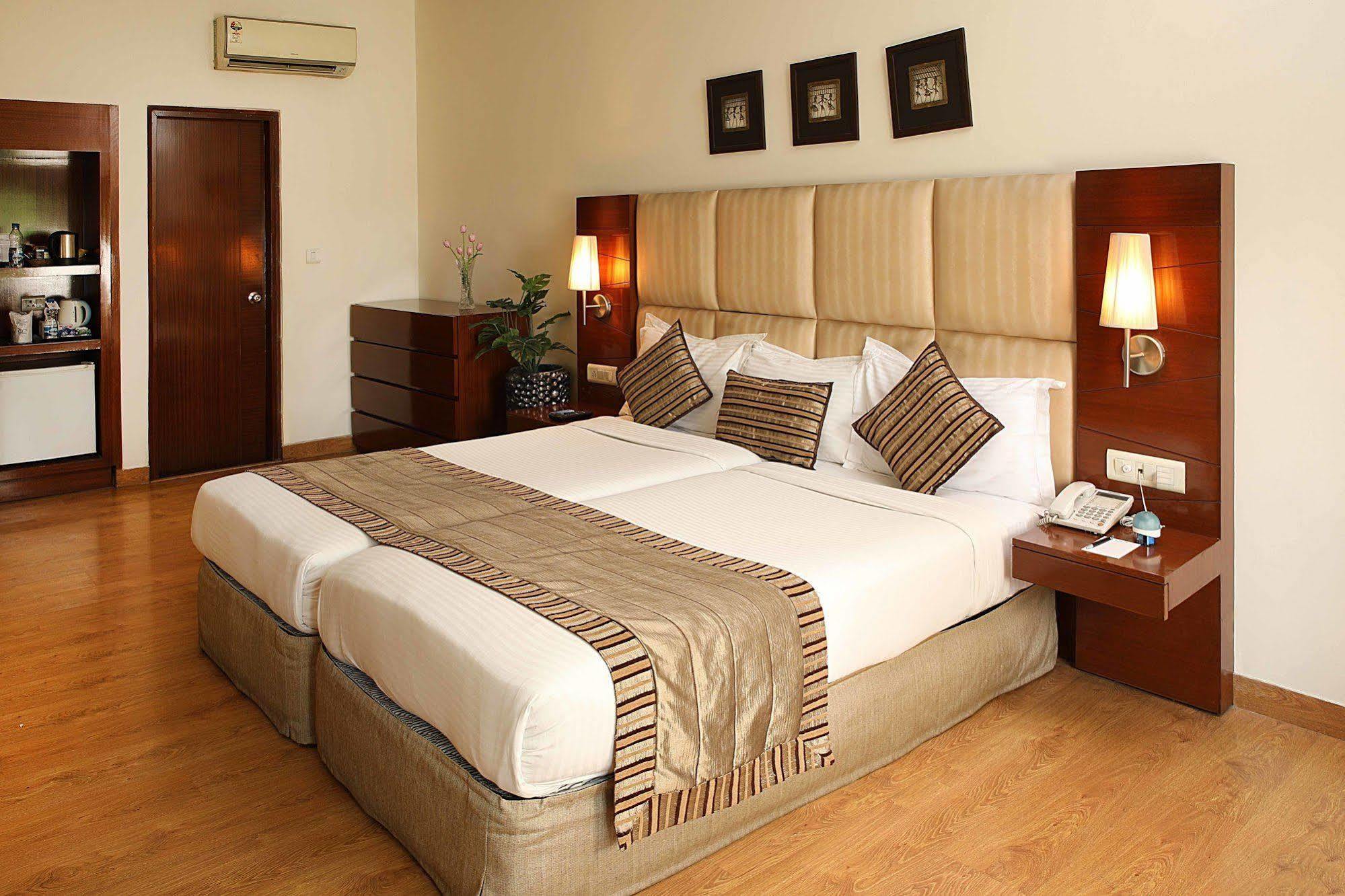 Ahuja Residency Sunder Nagar Hotel New Delhi Bagian luar foto