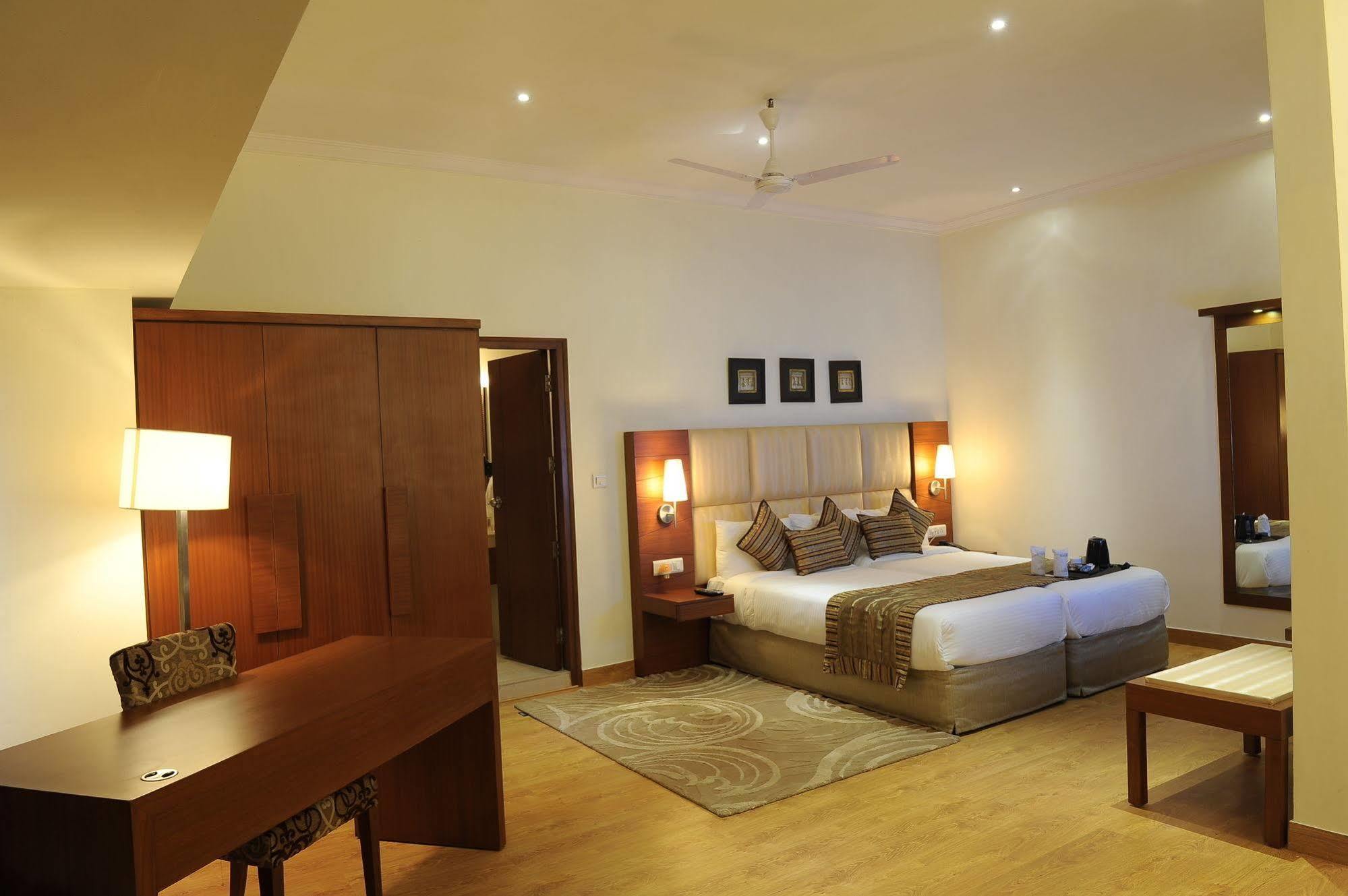 Ahuja Residency Sunder Nagar Hotel New Delhi Bagian luar foto