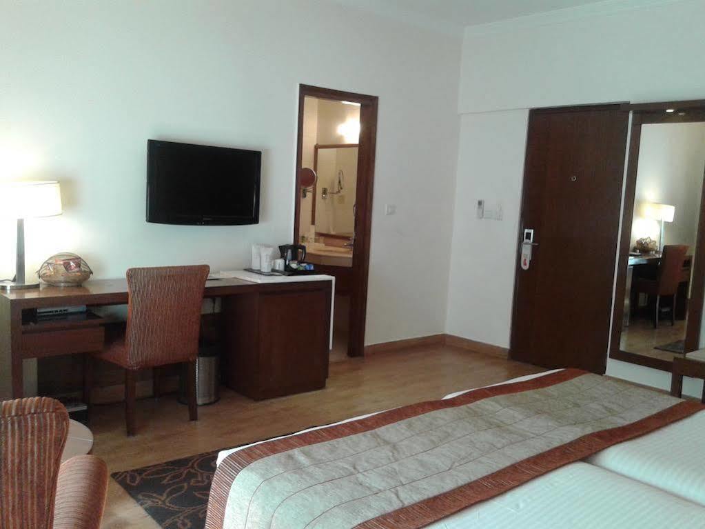 Ahuja Residency Sunder Nagar Hotel New Delhi Bagian luar foto