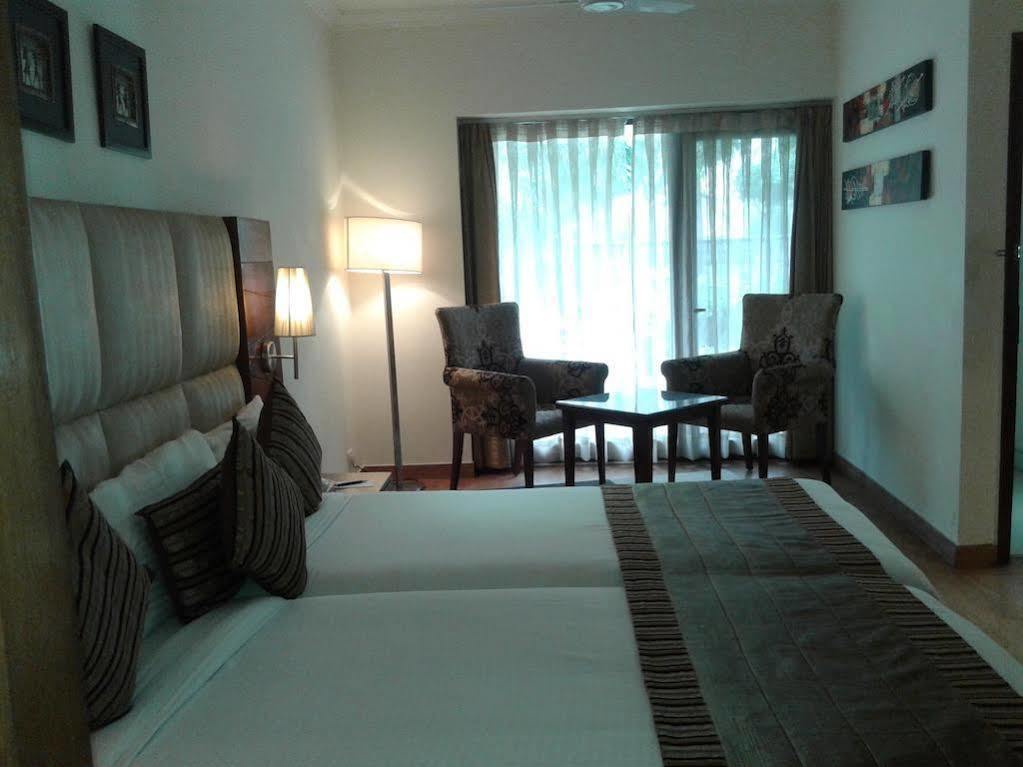 Ahuja Residency Sunder Nagar Hotel New Delhi Bagian luar foto