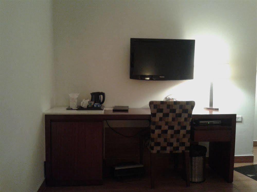 Ahuja Residency Sunder Nagar Hotel New Delhi Bagian luar foto