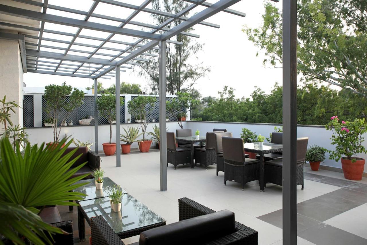 Ahuja Residency Sunder Nagar Hotel New Delhi Bagian luar foto